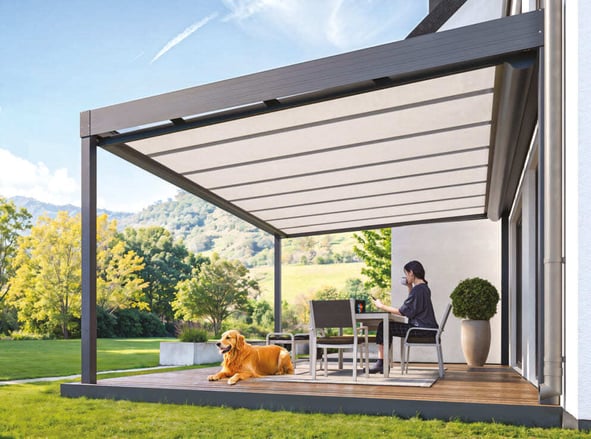 Unterglas-Markise unter Glas montiert – eleganter und geschützter Sonnenschutz.